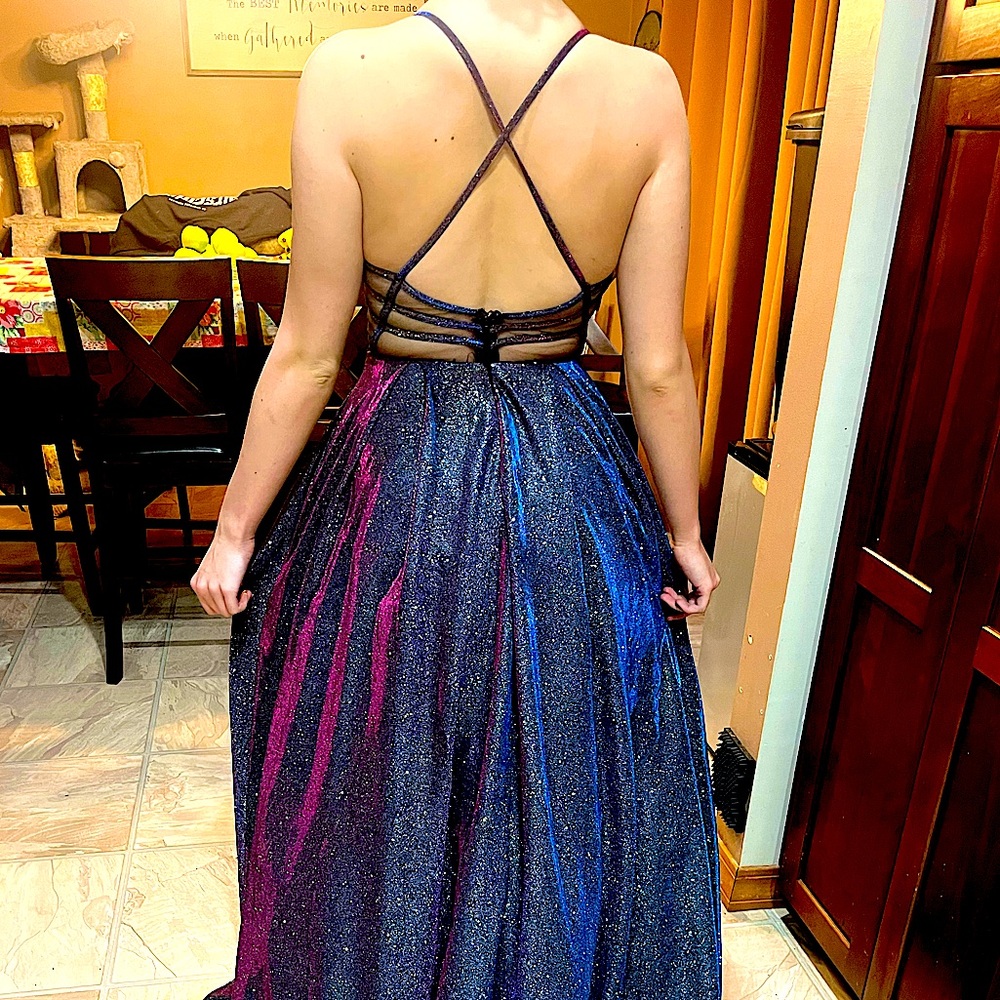 Beautiful Iridescent Glittery Prom dress (Pictures do NOT give it justice)